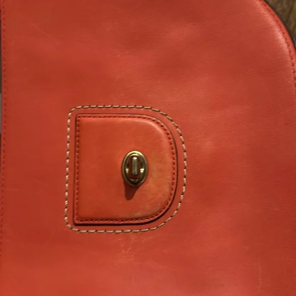 Coach leather purse. Very good used condition! - Picture 5 of 8